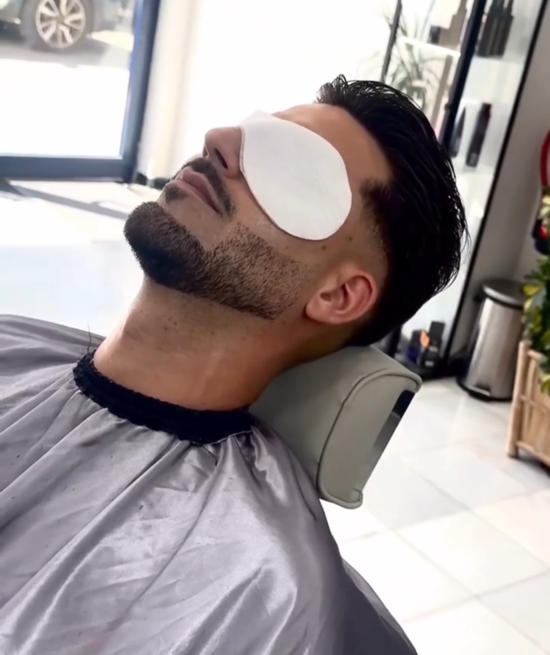 Preparación con toalla caliente en Barber Wave